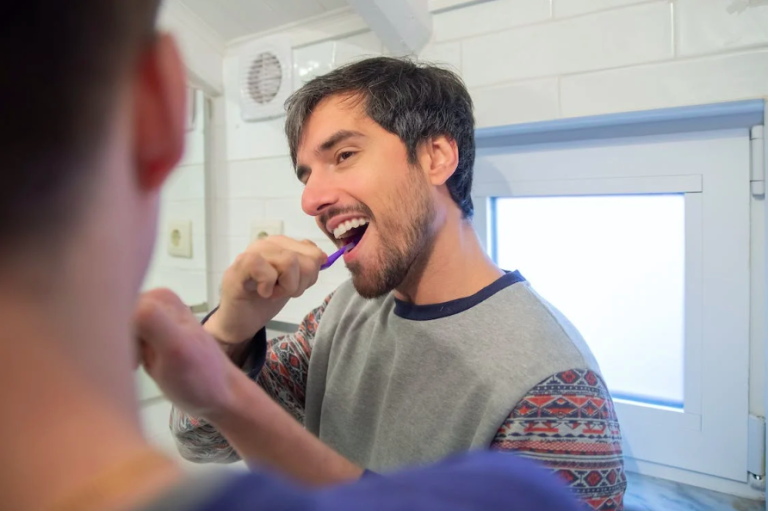 Impianto dentale: come viene fatto un impianto dentale fisso?